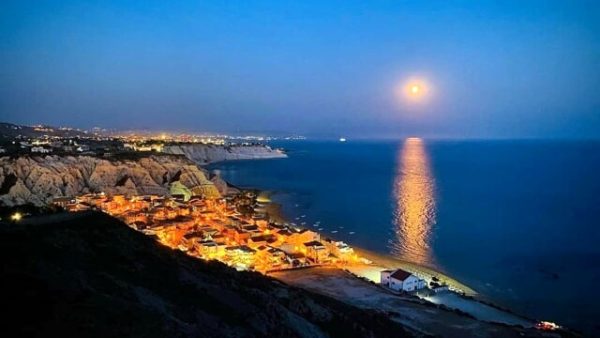 Aperitivo al tramonto a Scala dei Turchi